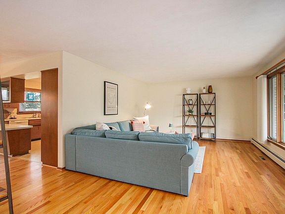 3rd image of 1356 N Manor Dr