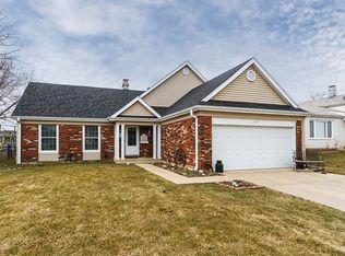 738 N Walnut Ln, Schaumburg, IL 60194