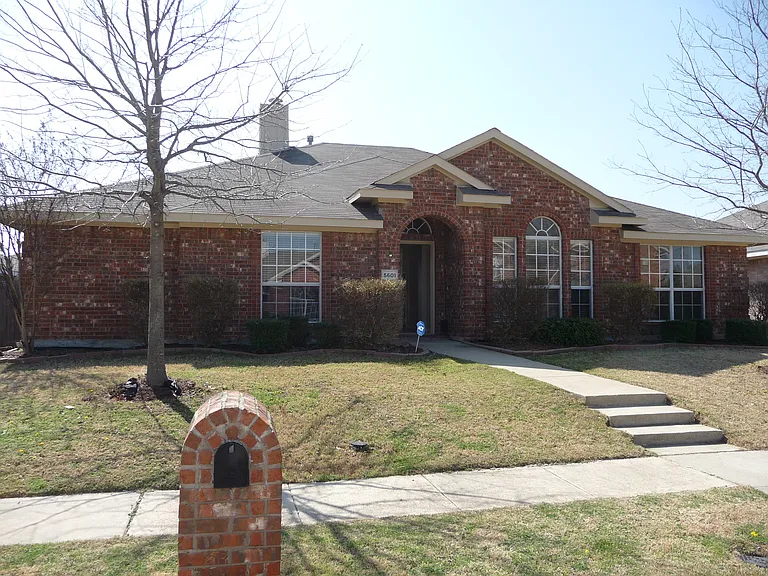 5601 Tulip Dr — Photo 2