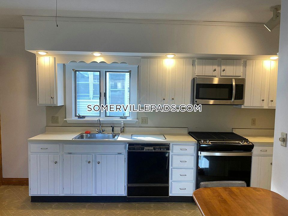2nd image of 98 Curtis St #1