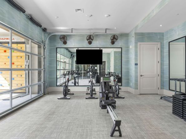 700 Corporate Center Dr #543