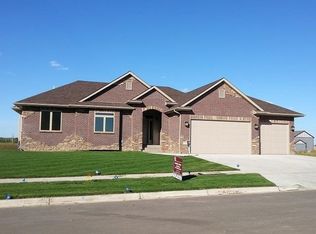 2704 Audubon Loop, Minot, ND 58701