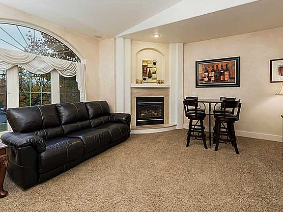 2nd image of 3121 Turnberry Cir