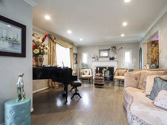 2nd image of 6922 N Kilpatrick Ave