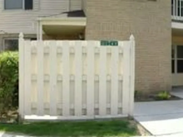61145 Greenwood Dr #1, South Lyon, MI 48178