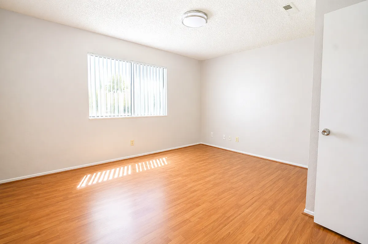Building Photo - 5033 W Wilson St #227
