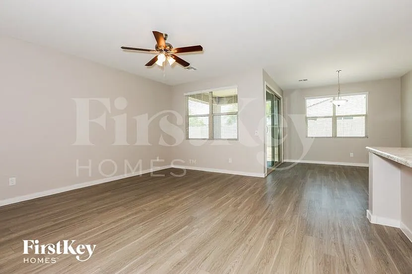 3 bed, 2.0 bath, 1608 sqft, $1,750 — Photo 3