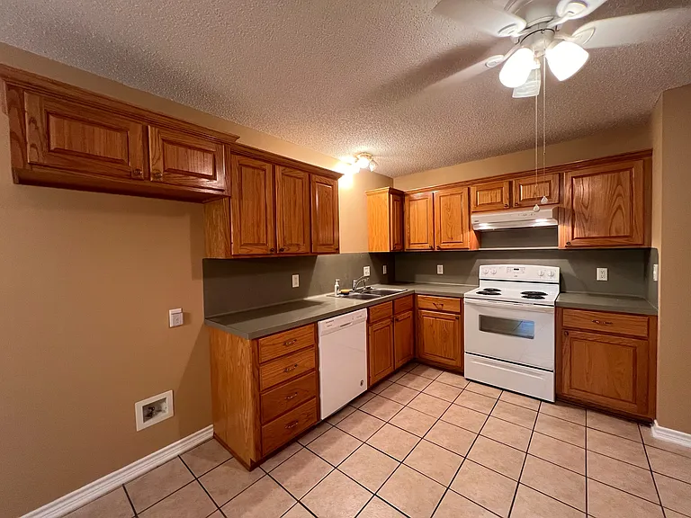 309 Laird Ln #105 — Photo 6