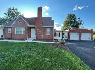 2923 N Charlotte St, Gilbertsville, PA 19525