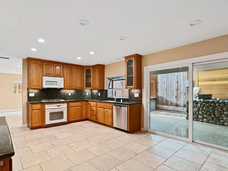 447 Santa Barbara Cir — Photo 6