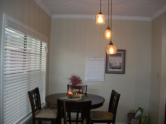 3rd image of 915 W 23rd St
