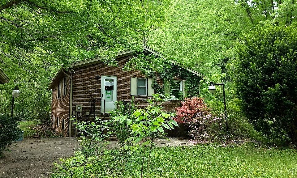 2nd image of 1640 Blue Ridge Rd