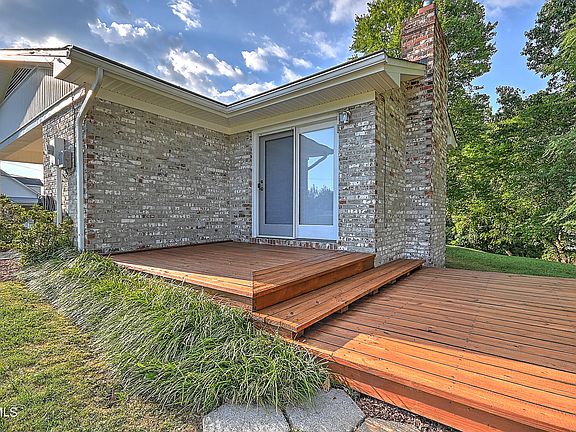 4th image of 300 Wonderland Dr