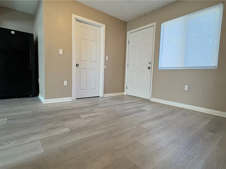253 E King St #A — Photo 4