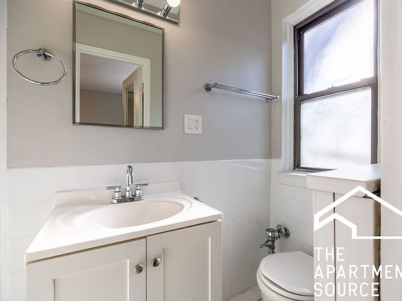 4th image of 1140-45 N La Salle Dr #203