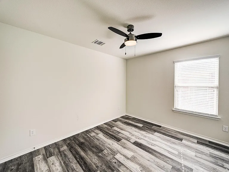 1110 Mercury Dr — Photo 28