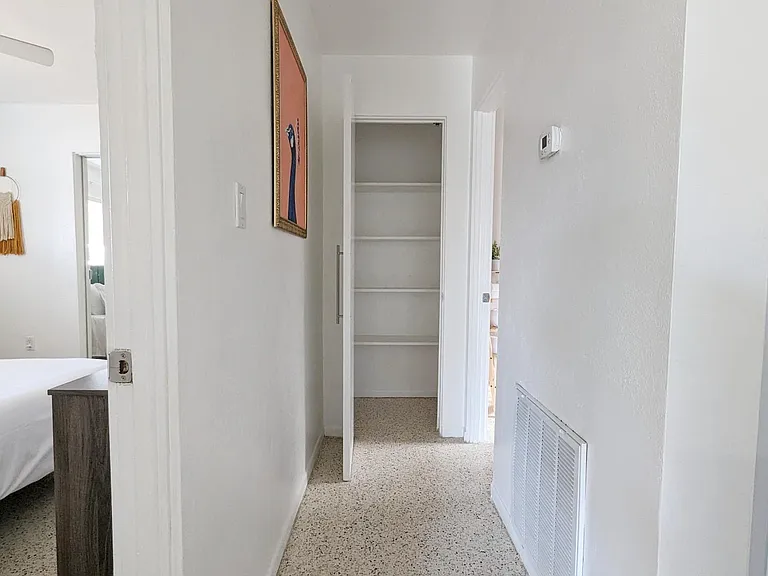 2846 W Tamiami Cir — Photo 14