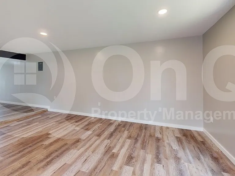 4320 Live Oak Dr — Photo 17
