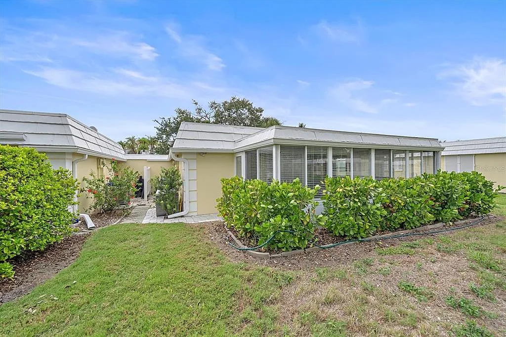 2 bed, 2.0 bath, 1155 sqft, $2,250 — Photo 1
