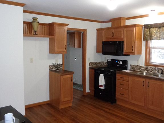 3rd image of 12395 Geneva Way