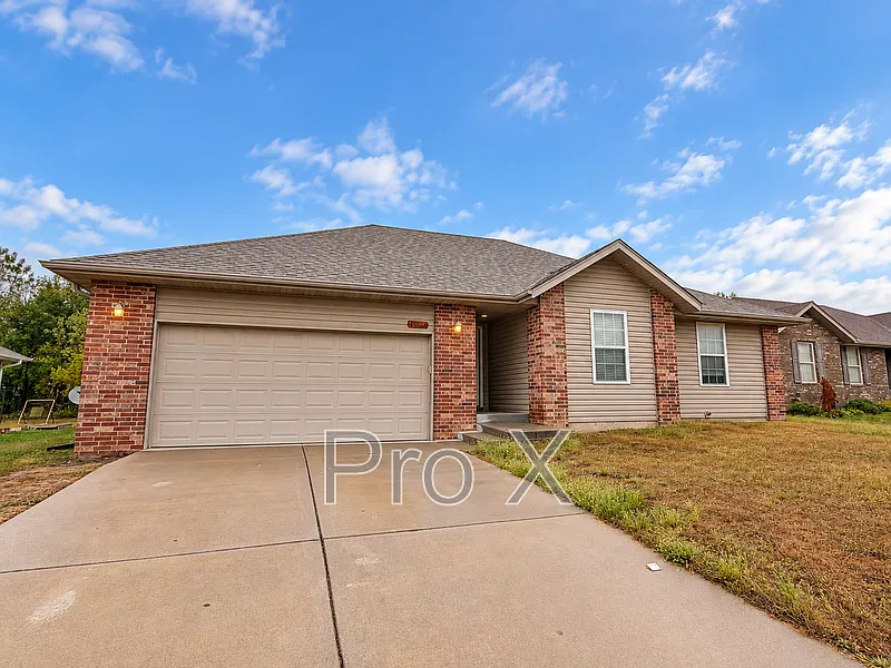 4435 E Chipmunk Ln