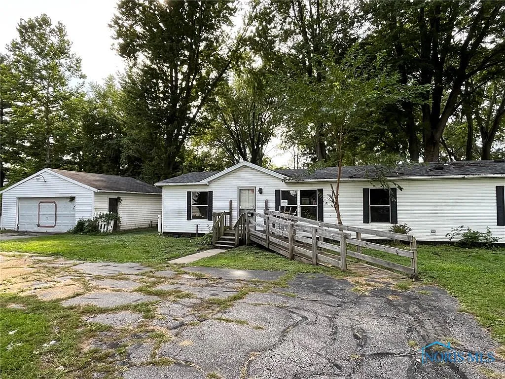 2346 Dunham St photo 1