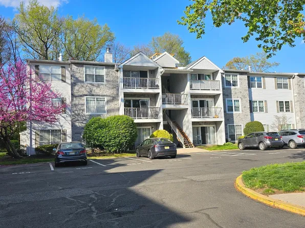 17 Juniper Way, Hamilton, NJ 08619