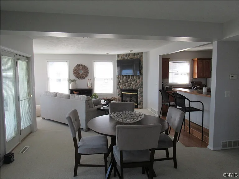 28 E River Rd #2-1 — Photo 9