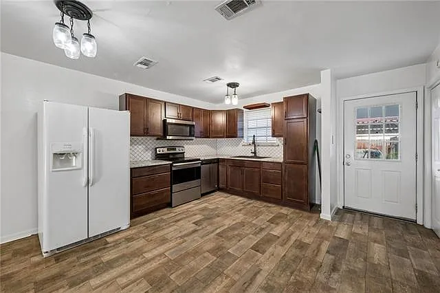 2 bed, 2.5 bath, 1100 sqft, $1,200 — Photo 3