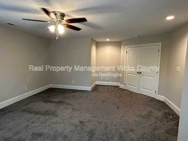 5412 Robbins Dr — Photo 28