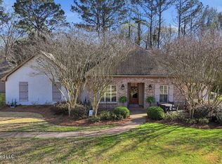 226 Meadowlands Dr, Brandon, MS 39047