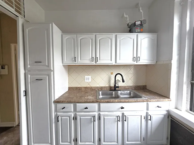 21-77 33rd St #5H — Photo 1
