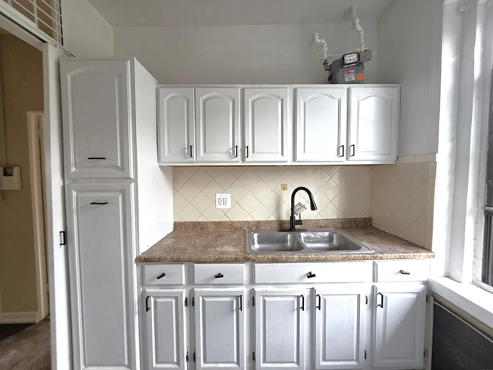 21-77 33rd St #5H