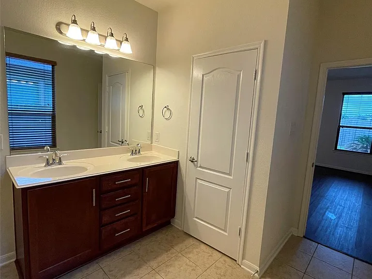 16511 Winthrop Bend Dr — Photo 13