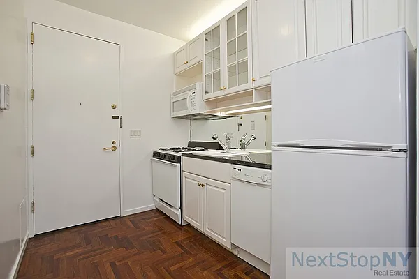 Rented by NextStopNY | media 17