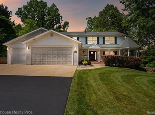 10399 Whitewood Meadows Ln, Pinckney, MI 48169