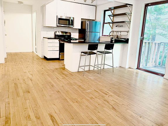 2nd image of 190 E 7th St APT 103