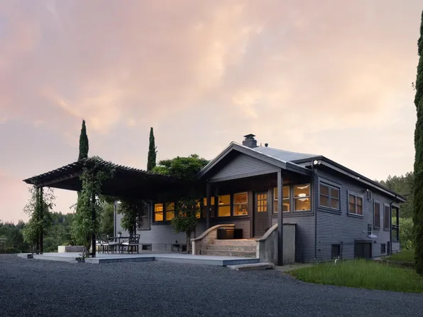 8781 Martinelli Road, Forestville, CA 95436