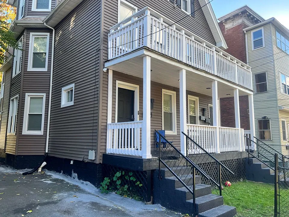 23 Elliott St #2