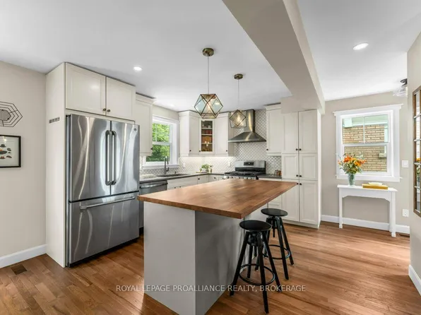 57 Helen St, Kingston, ON K7L 4P2