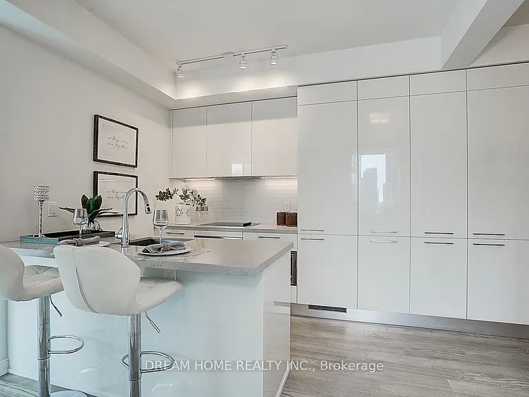 3 Gloucester St #1809 — Photo 18