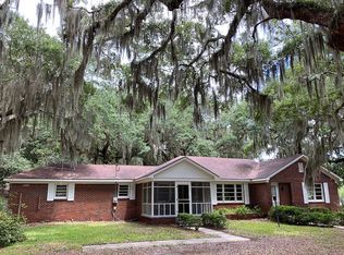 1064 Snows Ln SE, Darien, GA 31305