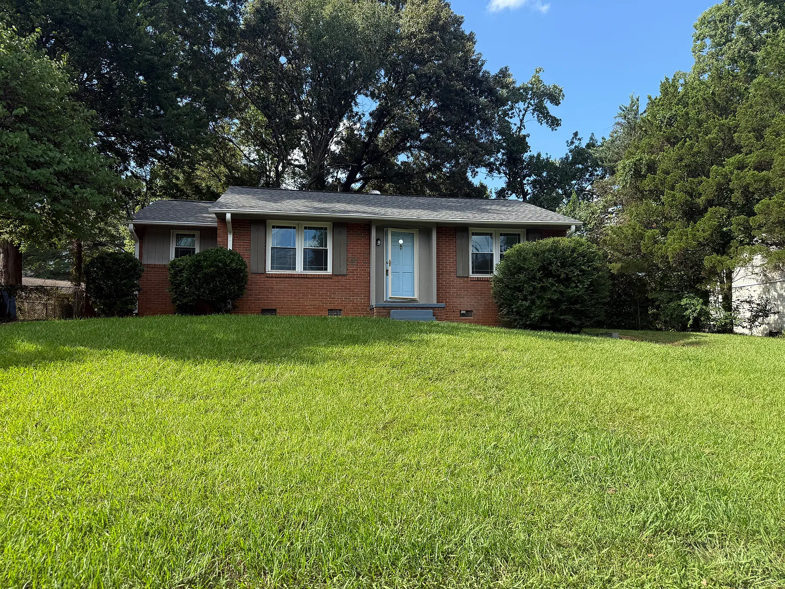 3 bed, 985 sqft, $1,525 — Photo 2