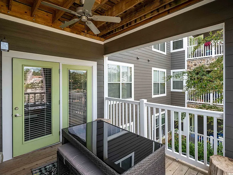 Lakeside Village Apartments