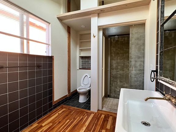 4th image of 4001 Edwards Ave #B