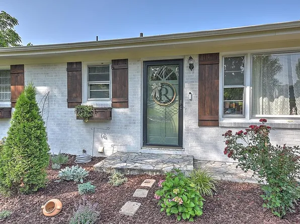 421 Hill Park Dr, Bristol, VA 24201