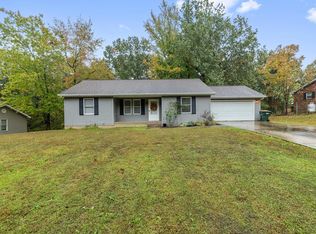 150 Green Meadows Dr, Madisonville, KY 42431