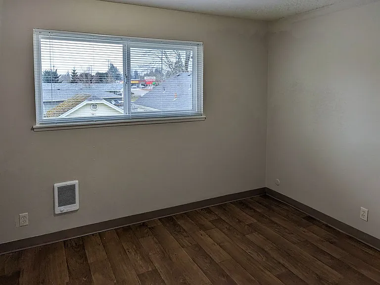 2855 Front 2865 St NE — Photo 29