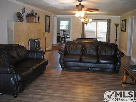 3rd image of 2303 Lakewood Dr