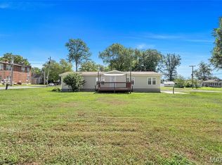 450 W Schuetz St, Lebanon, IL 62254